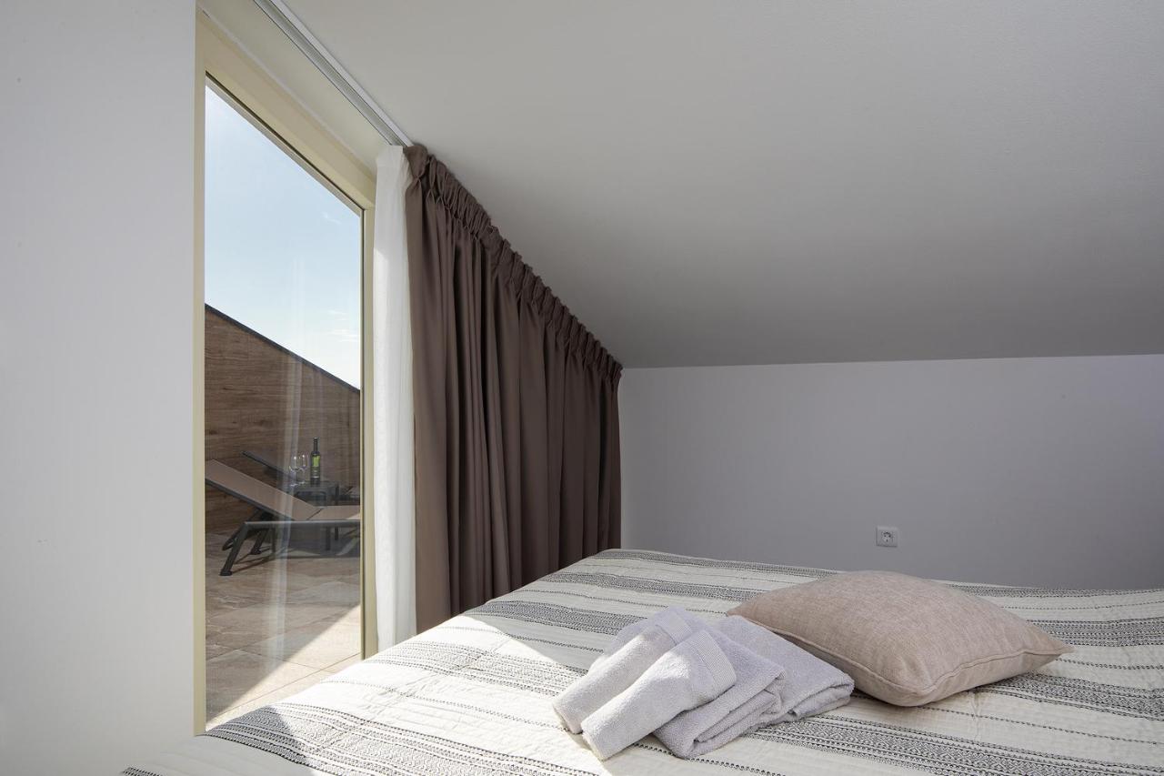 Apartman Damjan Pjescana Uvala Exterior photo